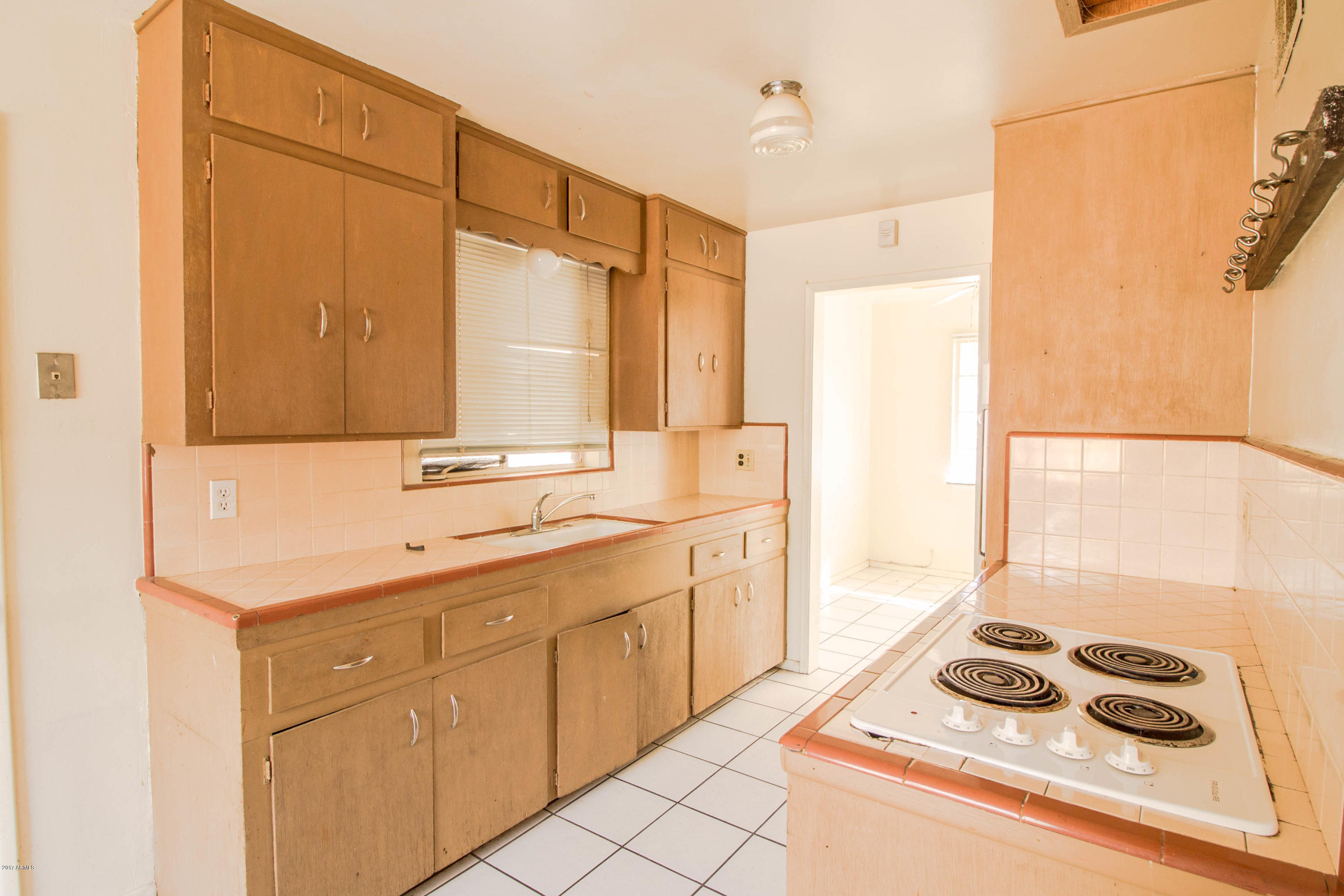 2732 West Lawrence Road Phoenix, AZ 85017 - Photo 6 of 21 IMG_4874