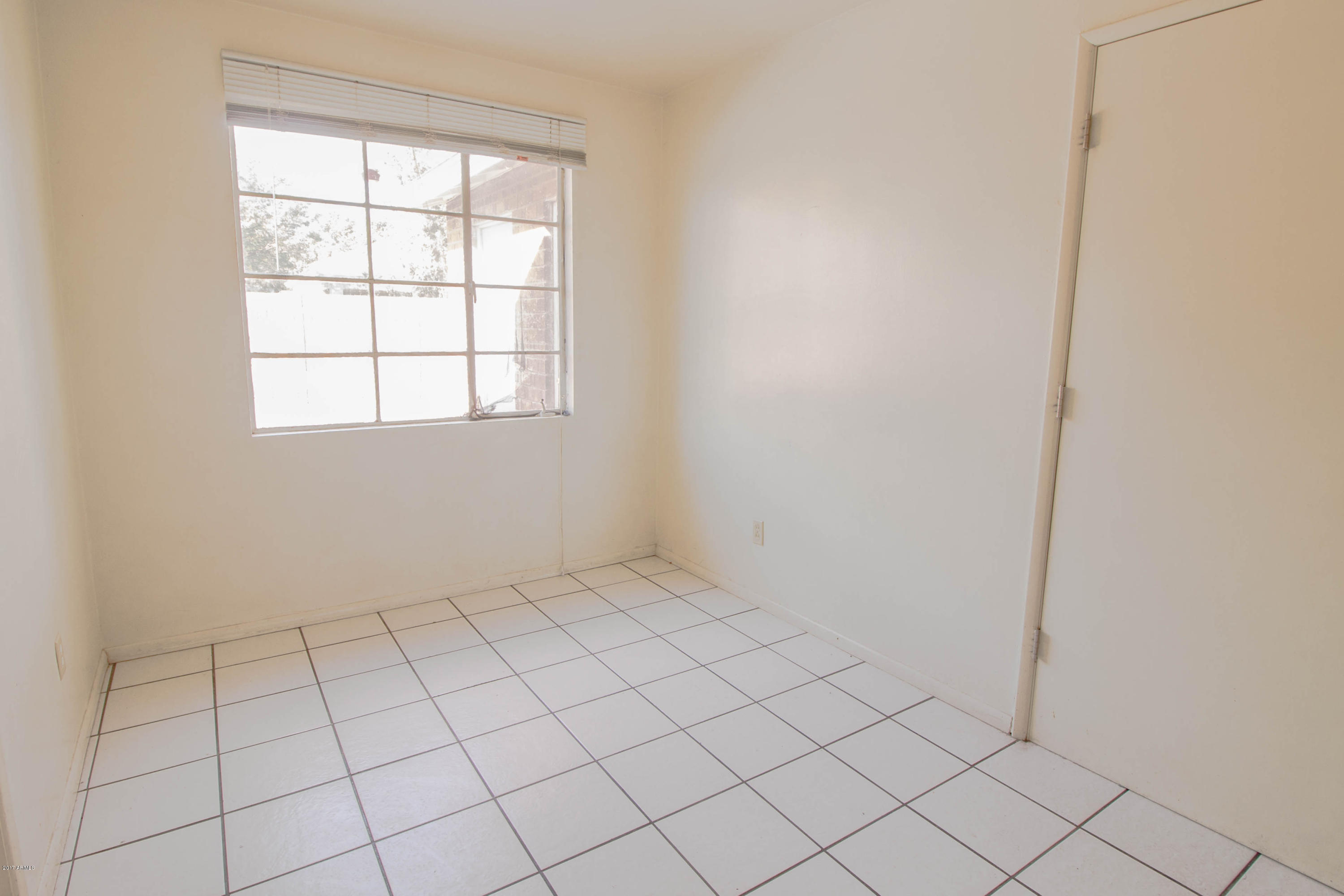 2732 West Lawrence Road Phoenix, AZ 85017 - Photo 7 of 21 IMG_4876