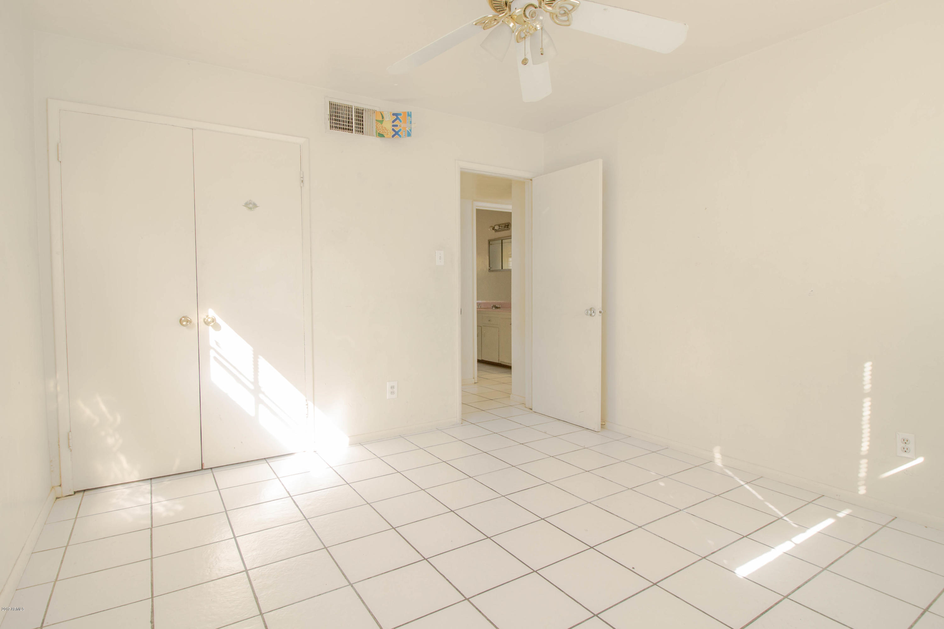 2732 West Lawrence Road Phoenix, AZ 85017 - Photo 9 of 21 IMG_4855