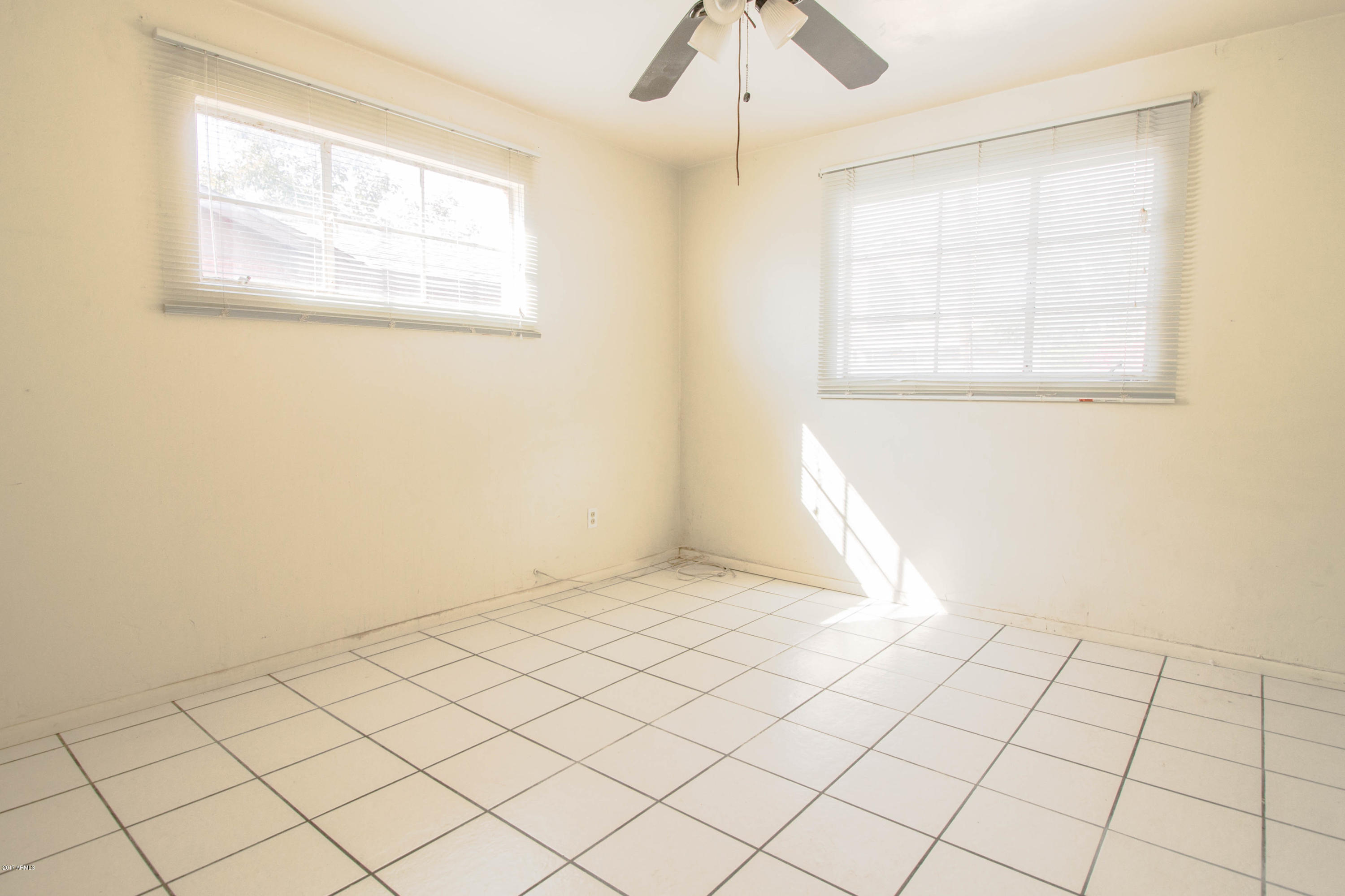 2732 West Lawrence Road Phoenix, AZ 85017 - Photo 10 of 21 IMG_4858