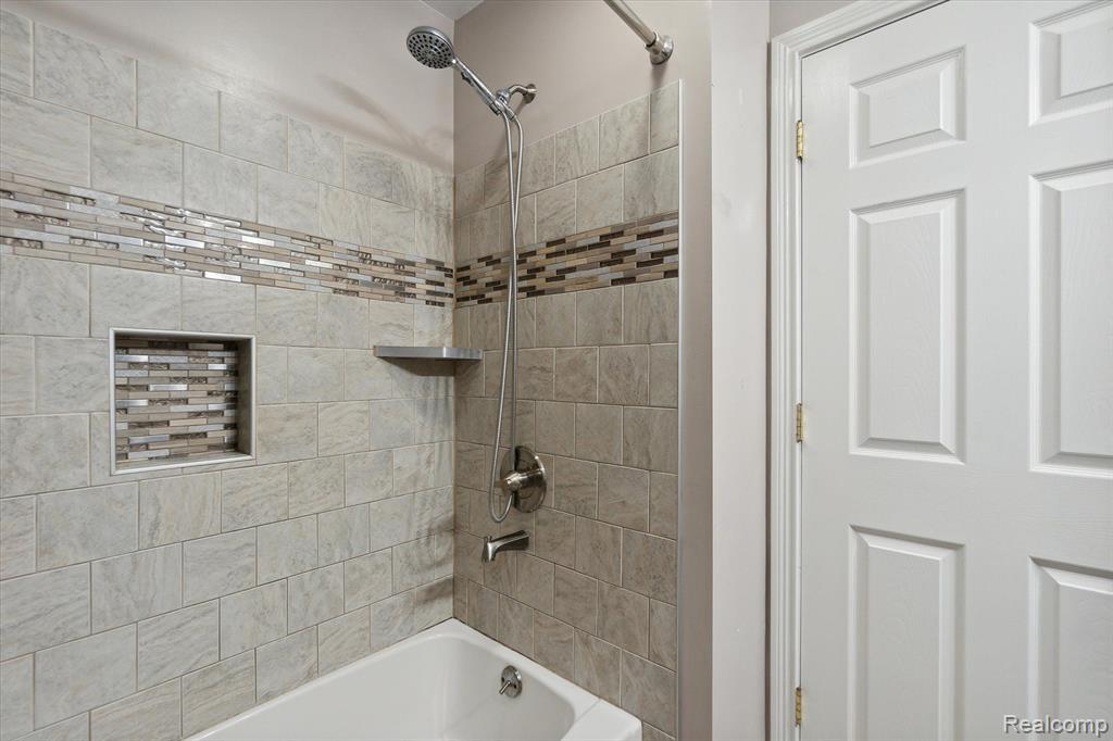 1746 Gulley Road Howell, MI 48843 - Photo 22 of 40