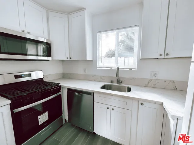 $2,650 | 2450 West 60th Street, Los Angeles, CA 90043