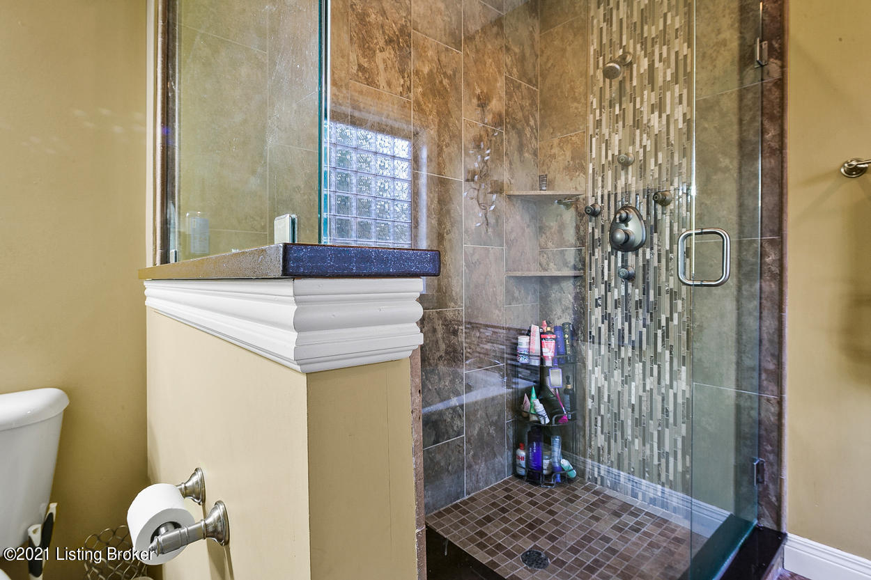 6101 Moser Farm Road Prospect, KY 40059 - Photo 39 of 56 Primary Bathroom