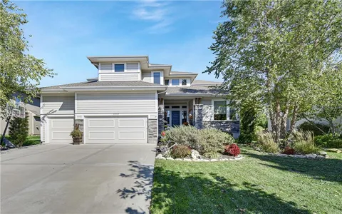 $995,000 | 11510 West 157th Terrace, Overland Park, KS 66221