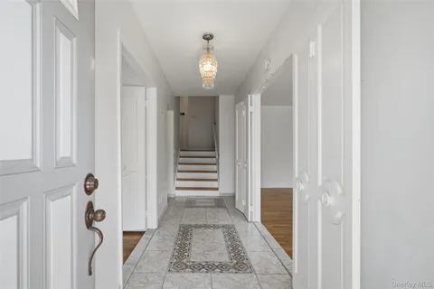 a view of entryway with furniture