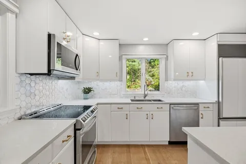 $699,000 | 16 Coltsway, Unit 16, Wayland, MA 01778