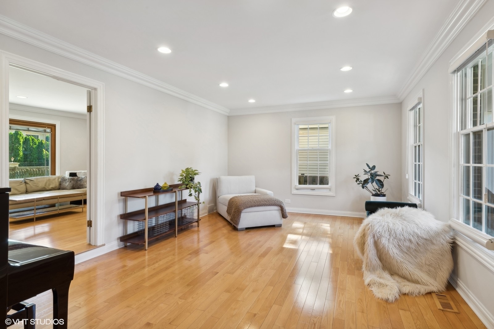 2843 Farmington Road Northbrook, IL 60062 - Photo 2 of 28 a spacious bedroom with a bed and a couch