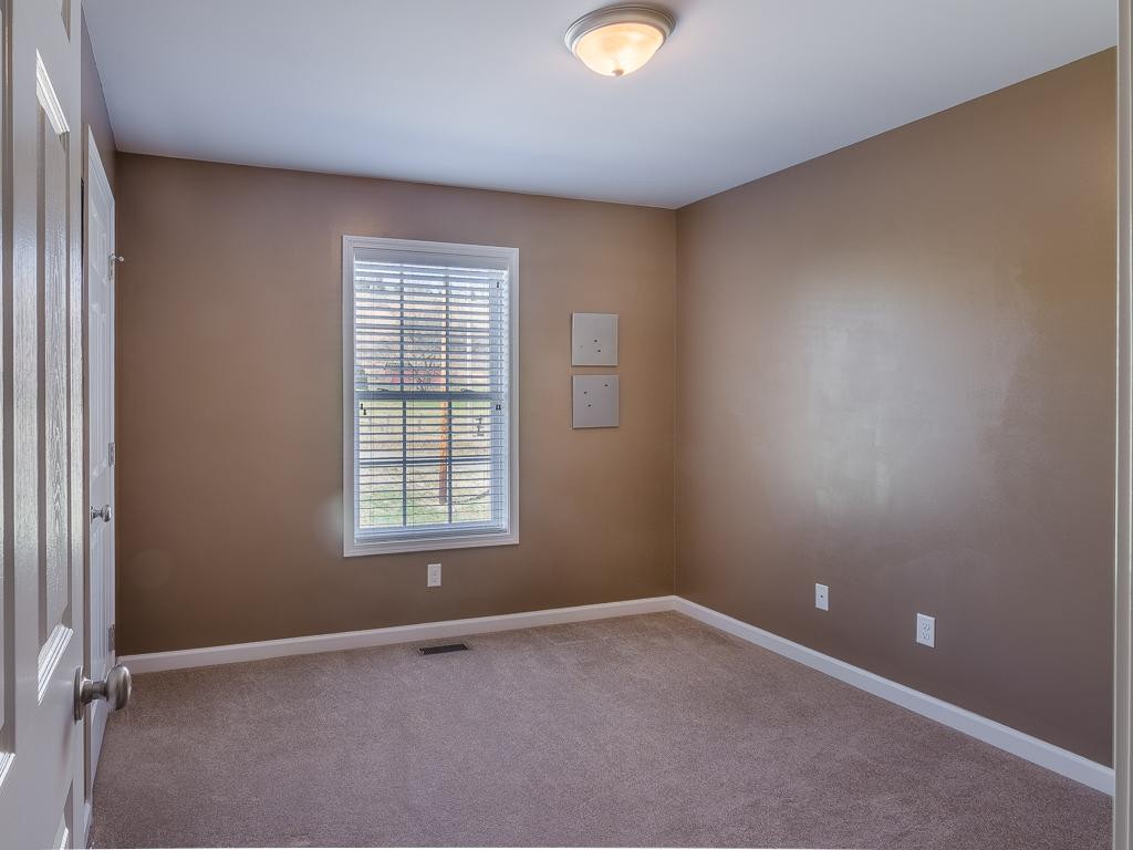 855 Colonial Heights Road Kingsport, TN 37663 - Photo 18 of 30 bedroom 3