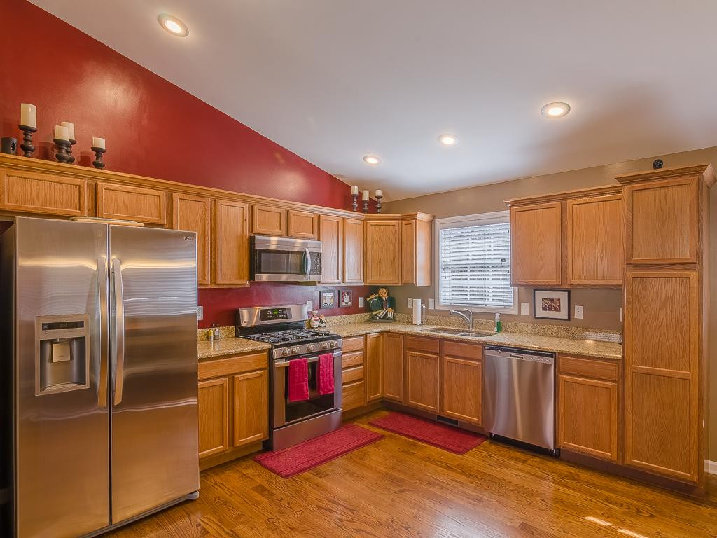 855 Colonial Heights Road Kingsport, TN 37663 - Photo 4 of 30 kitchen with granite counters