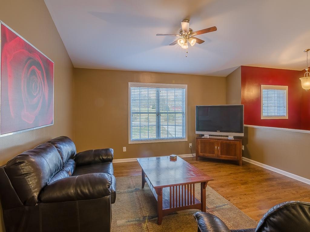 855 Colonial Heights Road Kingsport, TN 37663 - Photo 9 of 30 fresh paint throughout