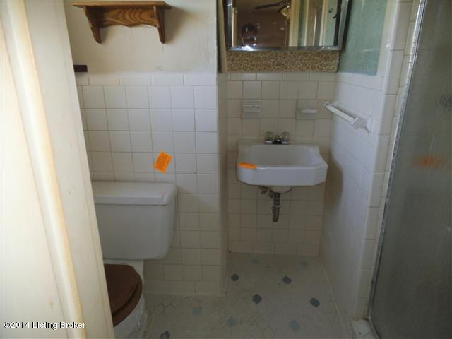 5305 Pendleton Road Louisville, KY 40272 - Photo 11 of 15 DSCF6627 (Small)