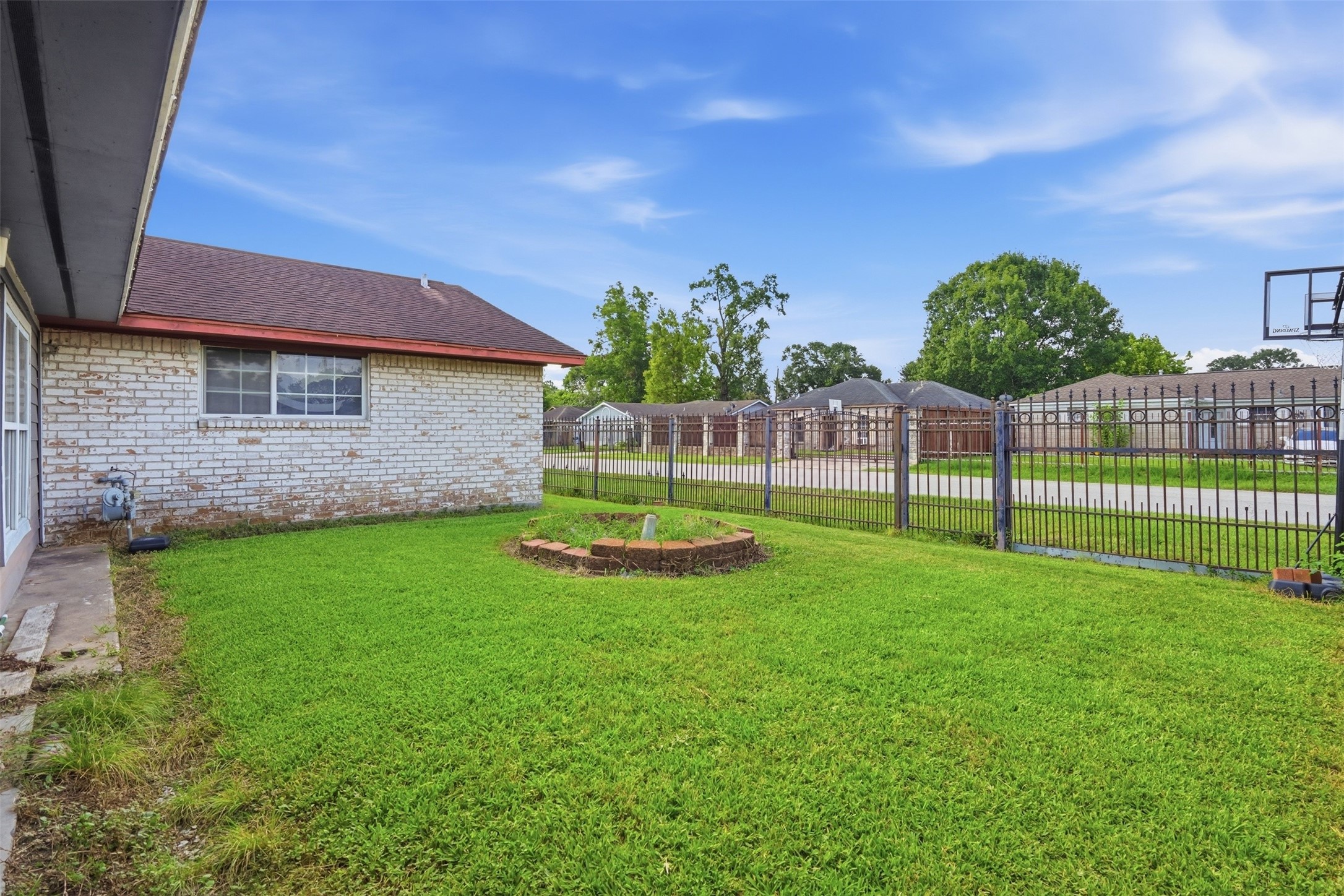 9235 Beaver Bend Road Houston, TX 77037 - Photo 21 of 21 Backyard view