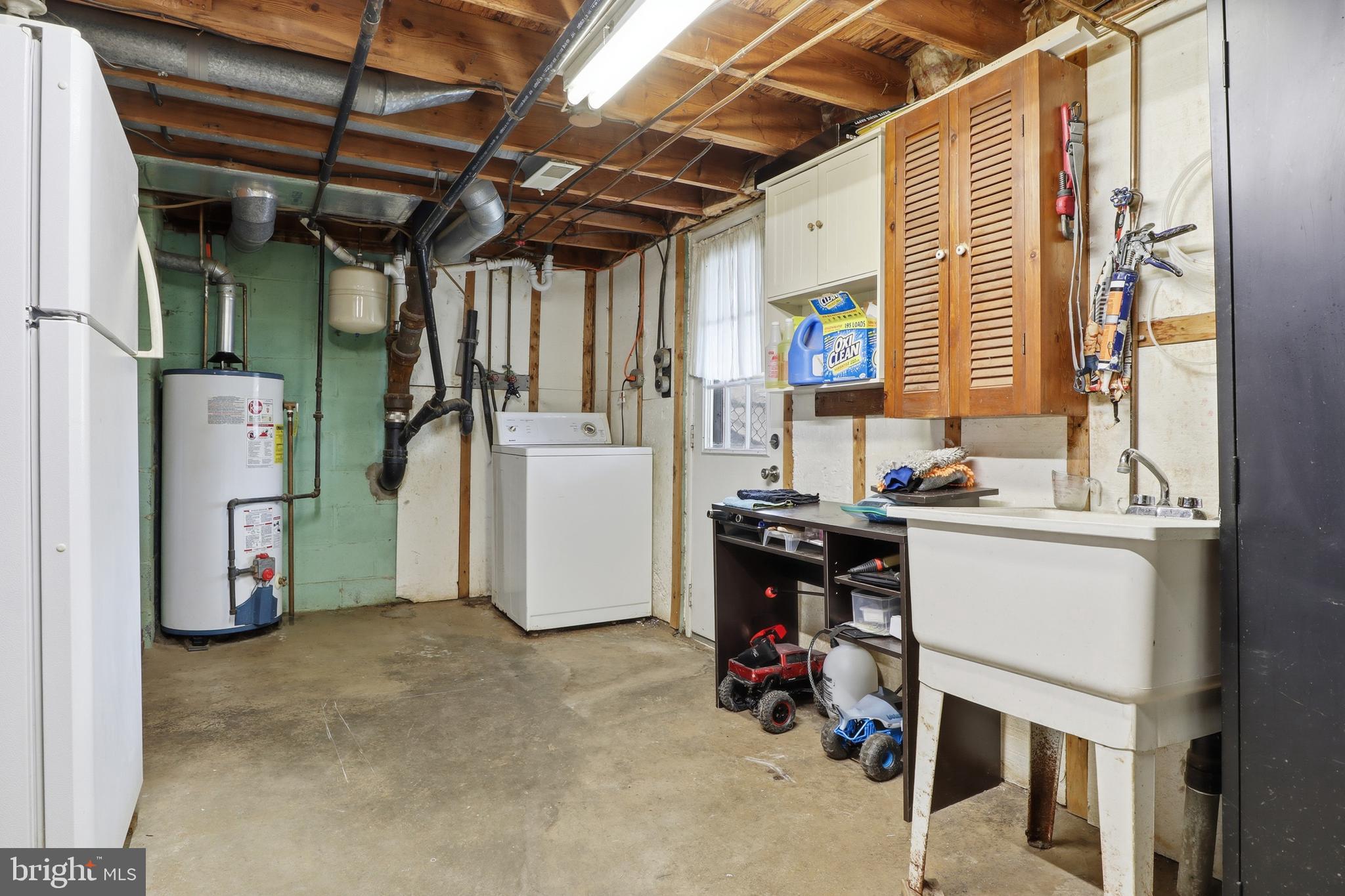 583 Hillcrest Road York, PA 17403 - Photo 21 of 44 a view of utility room