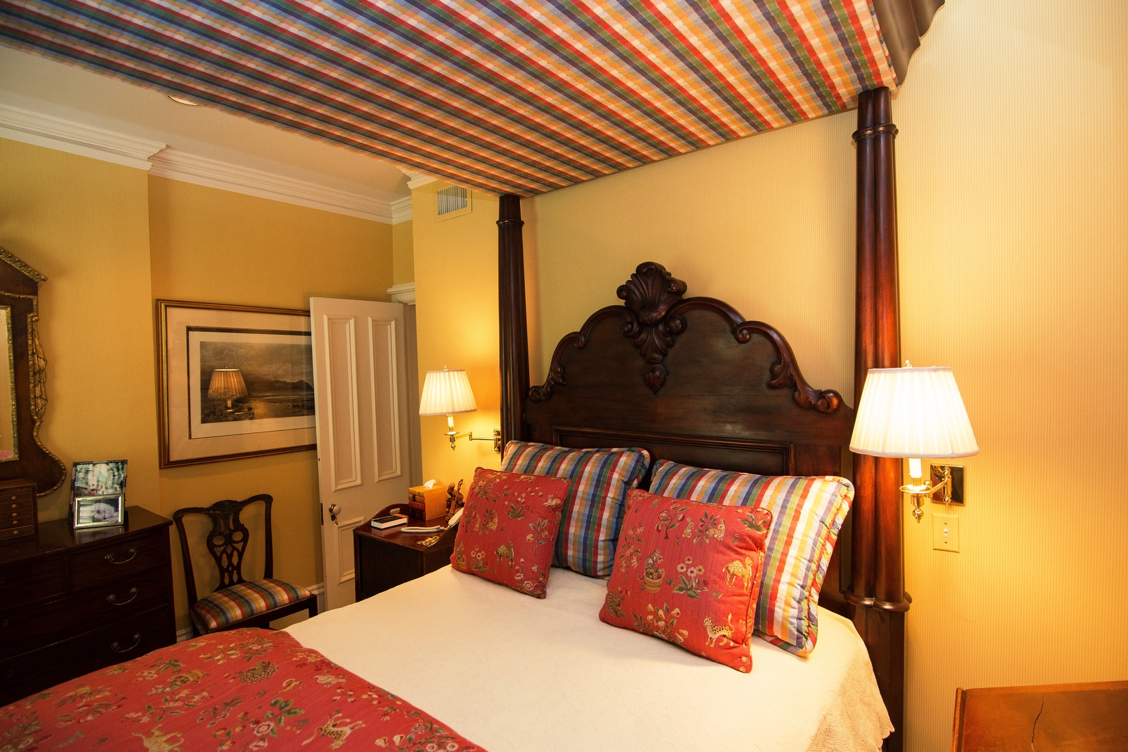 404 East Deerpath Road Lake Forest, IL 60045 - Photo 29 of 44 a bed room with a bed and a lamp