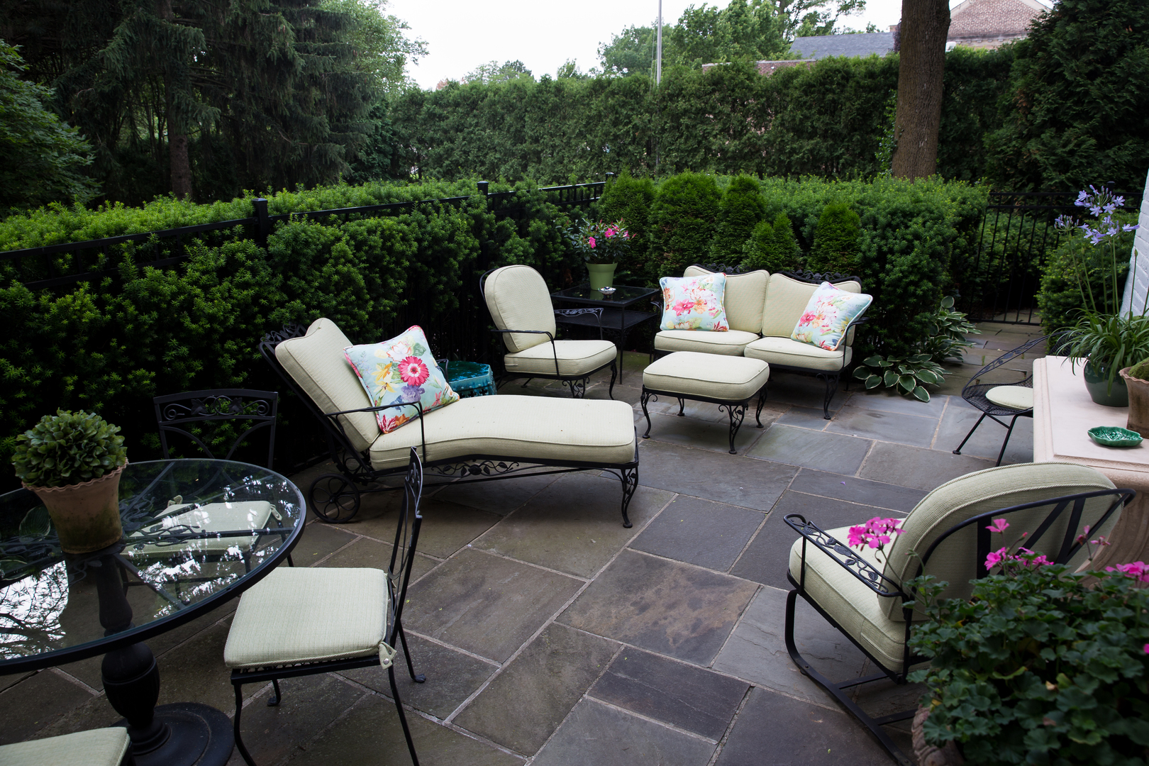 404 East Deerpath Road Lake Forest, IL 60045 - Photo 39 of 44 a backyard of a house with outdoor seating