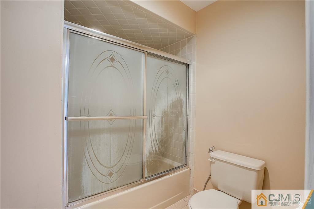 901 Timber Oaks Road Edison, NJ 08820 - Photo 21 of 27 a bathroom with a shower and toilet