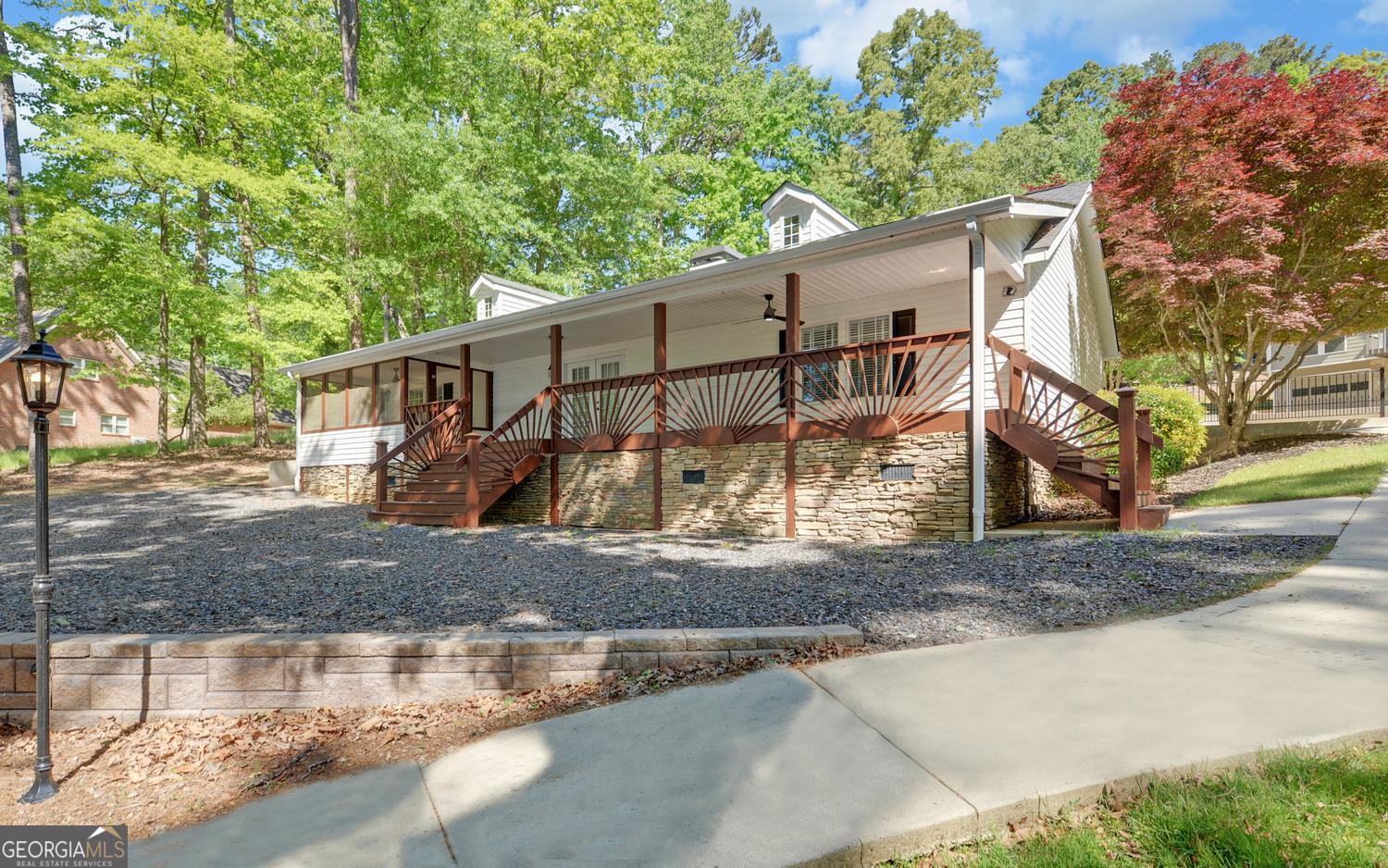 123 Ridgemore Circle Toccoa, GA 30577 - Photo 2 of 32