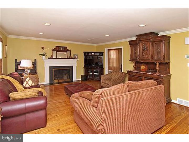 287 Hillcrest Road Wayne, PA 19087 - Photo 6 of 15 Living Room