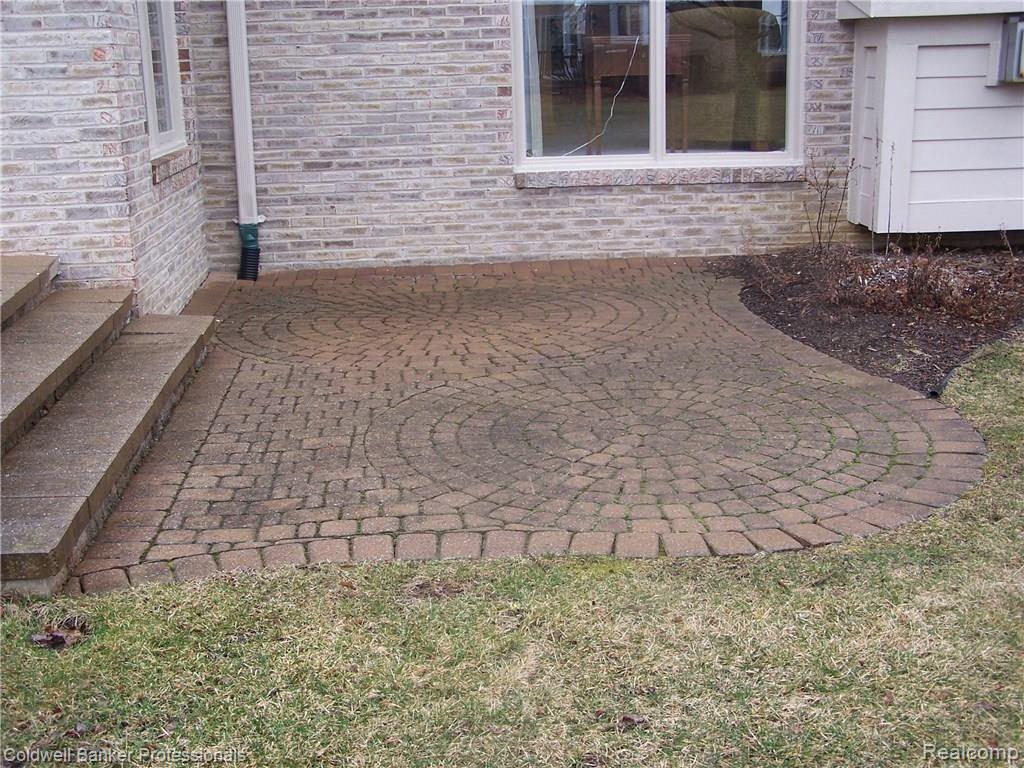 4528 Ascot Court Rochester, MI 48306 - Photo 33 of 34 Brick Paver 2