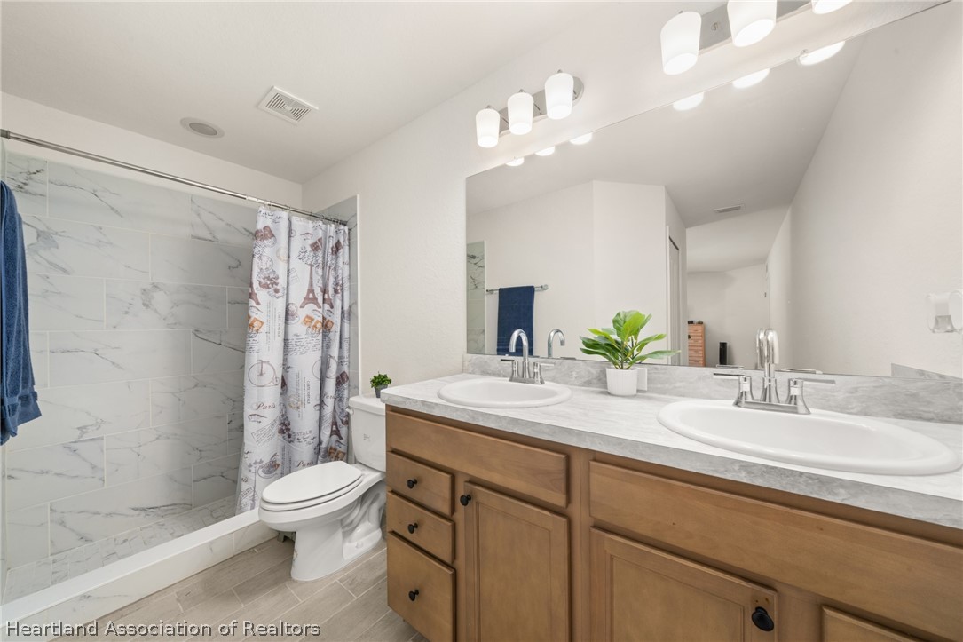 1204 Ridge Drive Avon Park, FL 33825 - Photo 9 of 20 a bathroom with a sink a toilet and shower