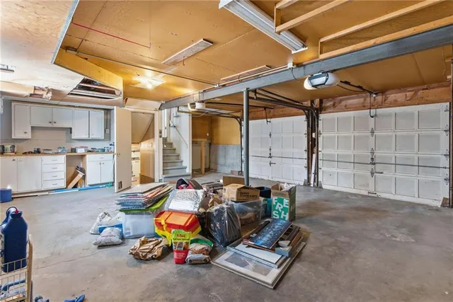 $275,000 | 9900 Oakdell Drive, Kansas City, MO 64114