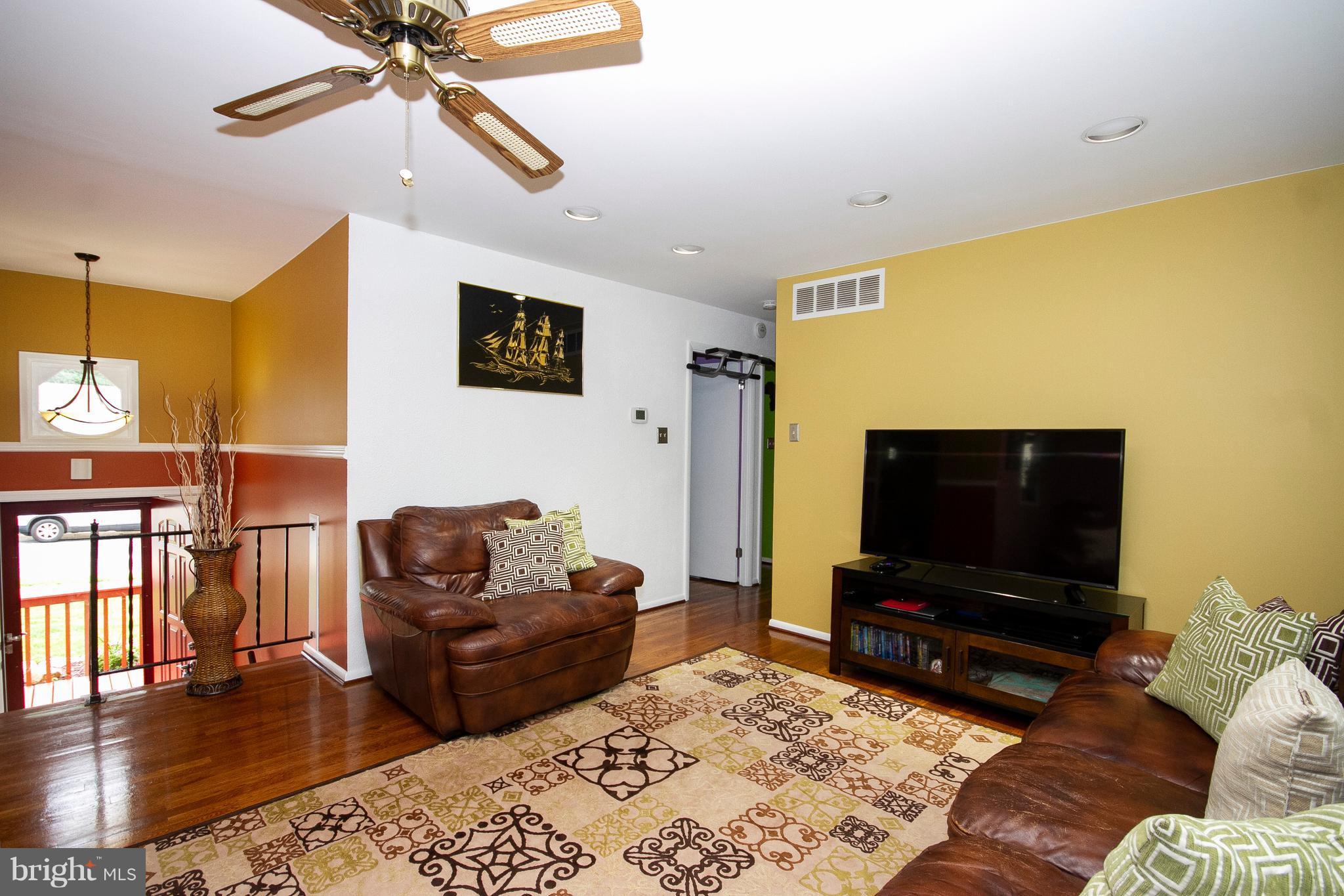 310 Leyton Road Reisterstown, MD 21136 - Photo 5 of 28 Living Room