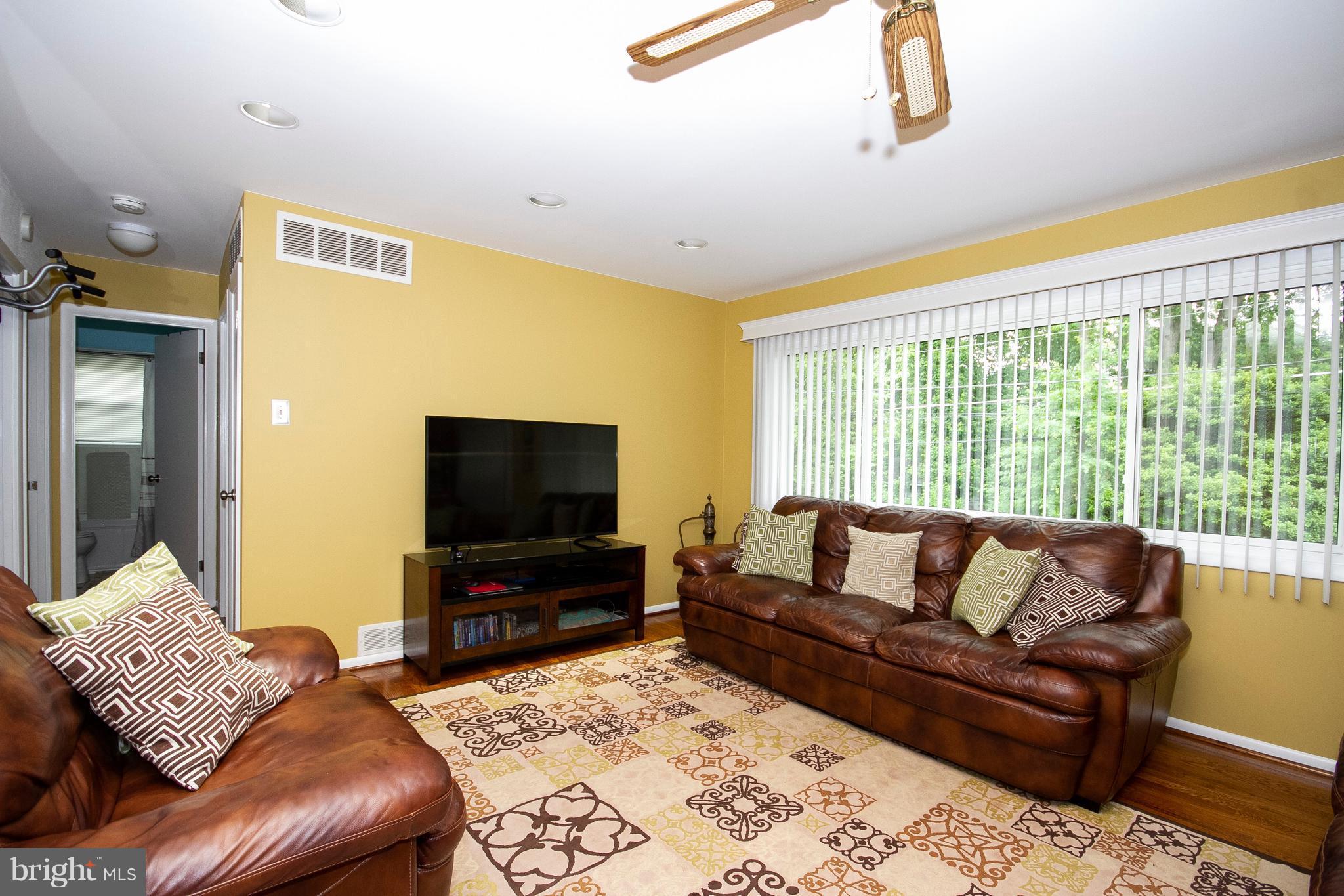 310 Leyton Road Reisterstown, MD 21136 - Photo 6 of 28 Living Room