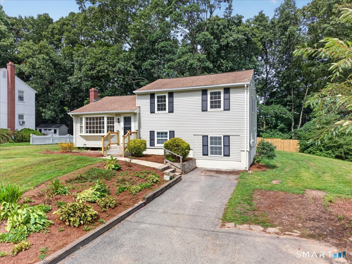 161 Ridgewood Drive Groton, CT 06355 - Photo 3 of 37 Gallery Image 3
