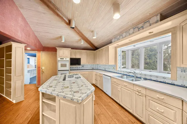 $1,599,900 | 1065 Edgewood Hill Road, Orono, MN 55391