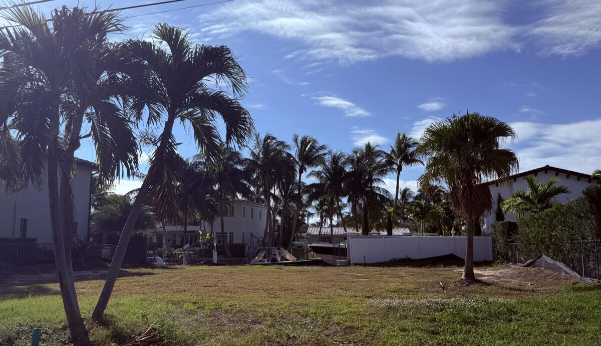 808 Northeast Bay Cove Street Boca Raton, FL 33487 - Photo 3 of 3 3