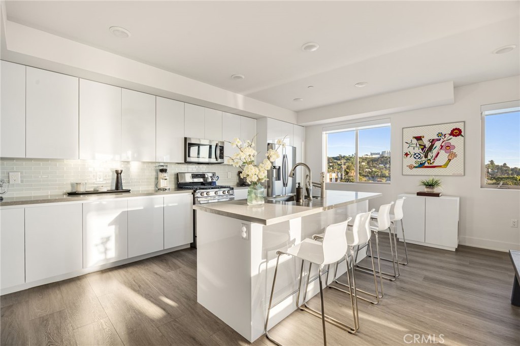 518 East Windsor Road, Unit 305 Glendale, CA 91205 - Photo 3 of 62