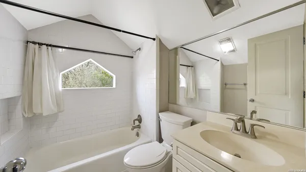 $924,700 | 8012 Rocking Horse Lane, Boerne, TX 78015