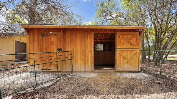 $924,700 | 8012 Rocking Horse Lane, Boerne, TX 78015