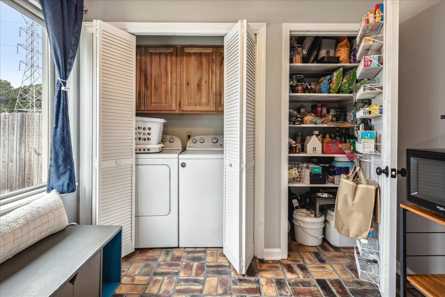 2397 Lynnfield Road Memphis, TN 38119 - Photo 16 of 28 a room with a book shelf and a window