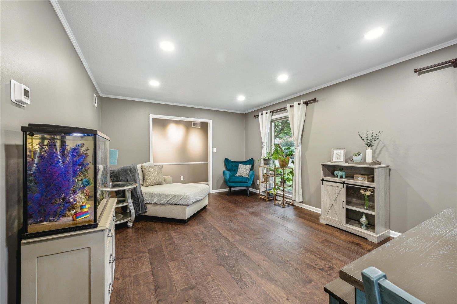 2397 Lynnfield Road Memphis, TN 38119 - Photo 21 of 28 a living room with furniture and a window