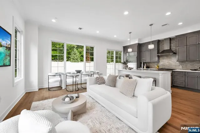 $1,180,000 | 24 Gabriel Court, Unit 24, Paramus, NJ 07652