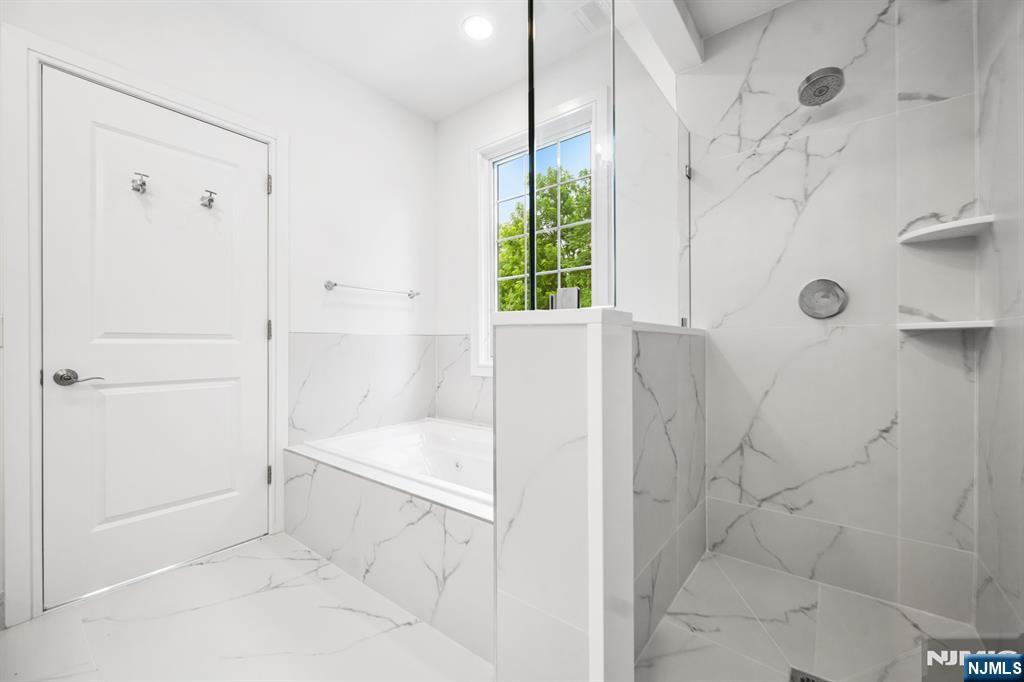 24 Gabriel Court, Unit 24 Paramus, NJ 07652 - Photo 25 of 46