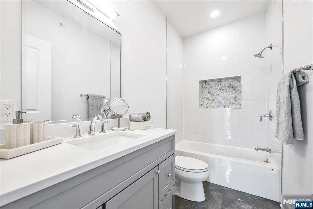 24 Gabriel Court, Unit 24 Paramus, NJ 07652 - Photo 33 of 46