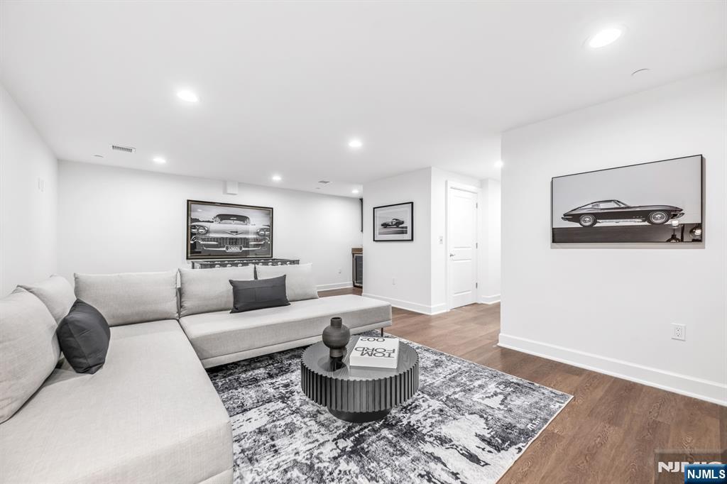 24 Gabriel Court, Unit 24 Paramus, NJ 07652 - Photo 39 of 46