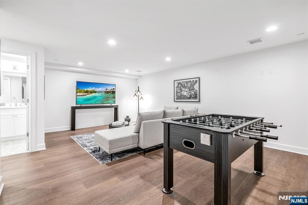 24 Gabriel Court, Unit 24 Paramus, NJ 07652 - Photo 42 of 46