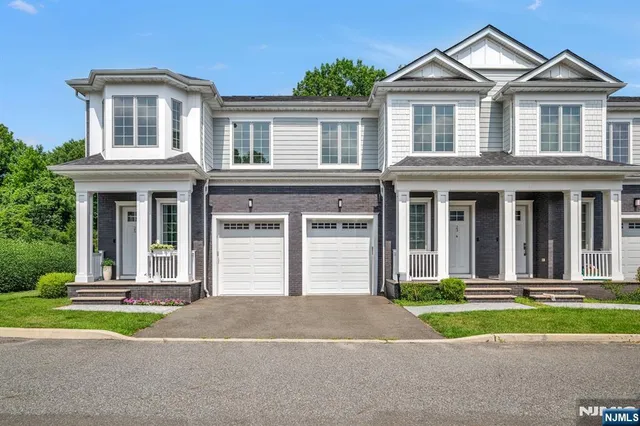 $1,180,000 | 24 Gabriel Court, Unit 24, Paramus, NJ 07652