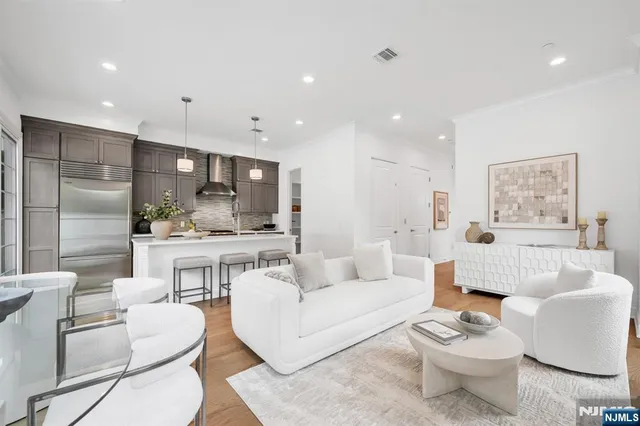 $1,180,000 | 24 Gabriel Court, Unit 24, Paramus, NJ 07652