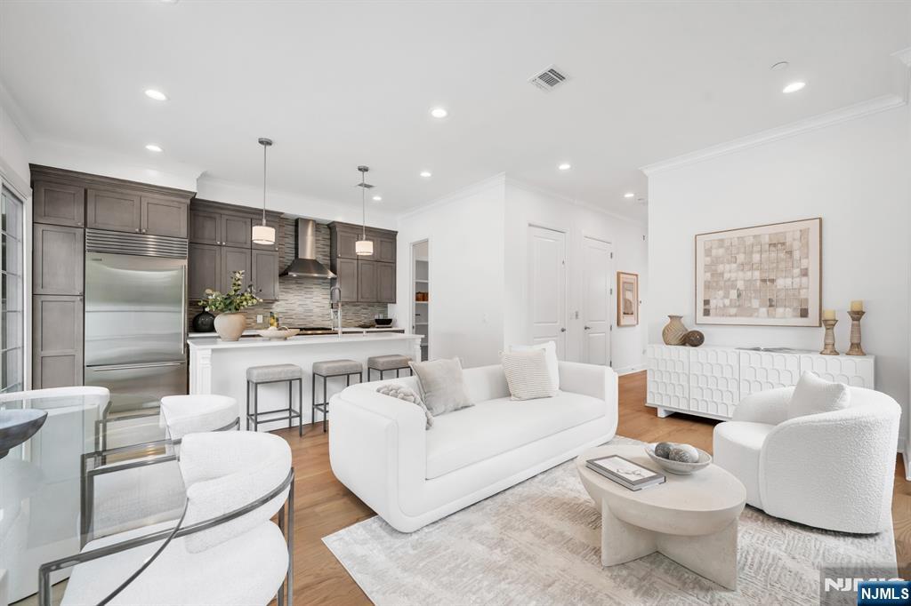 24 Gabriel Court, Unit 24 Paramus, NJ 07652 - Photo 7 of 46