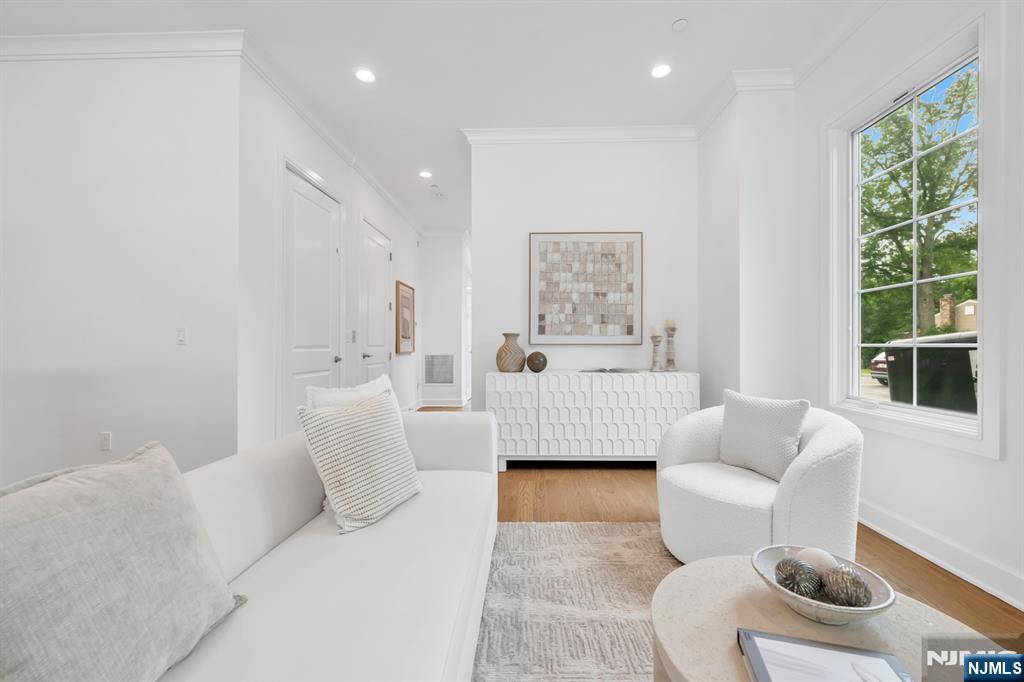 24 Gabriel Court, Unit 24 Paramus, NJ 07652 - Photo 9 of 46