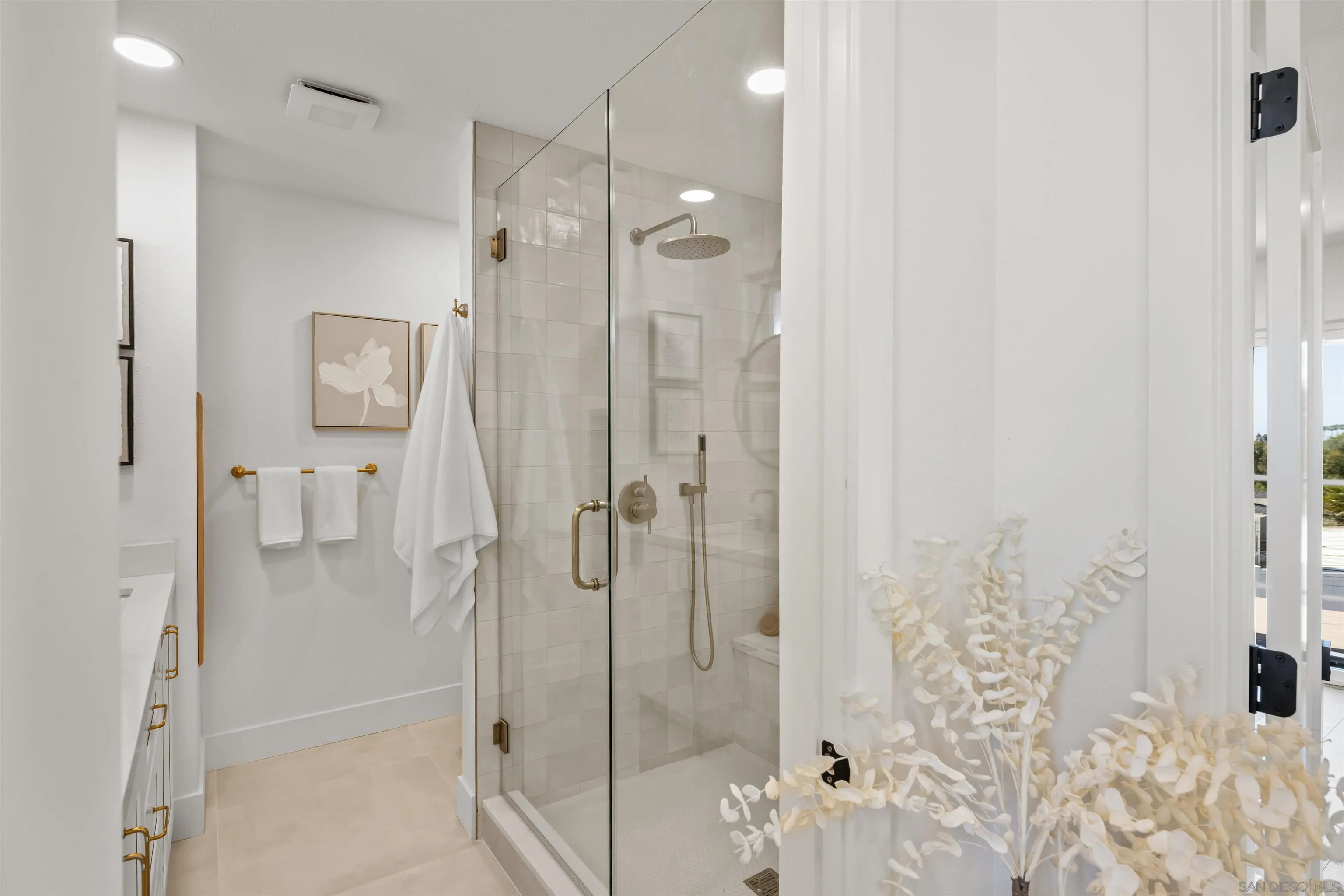 2001 Elevada Street Oceanside, CA 92054 - Photo 20 of 39 a bathroom with a shower