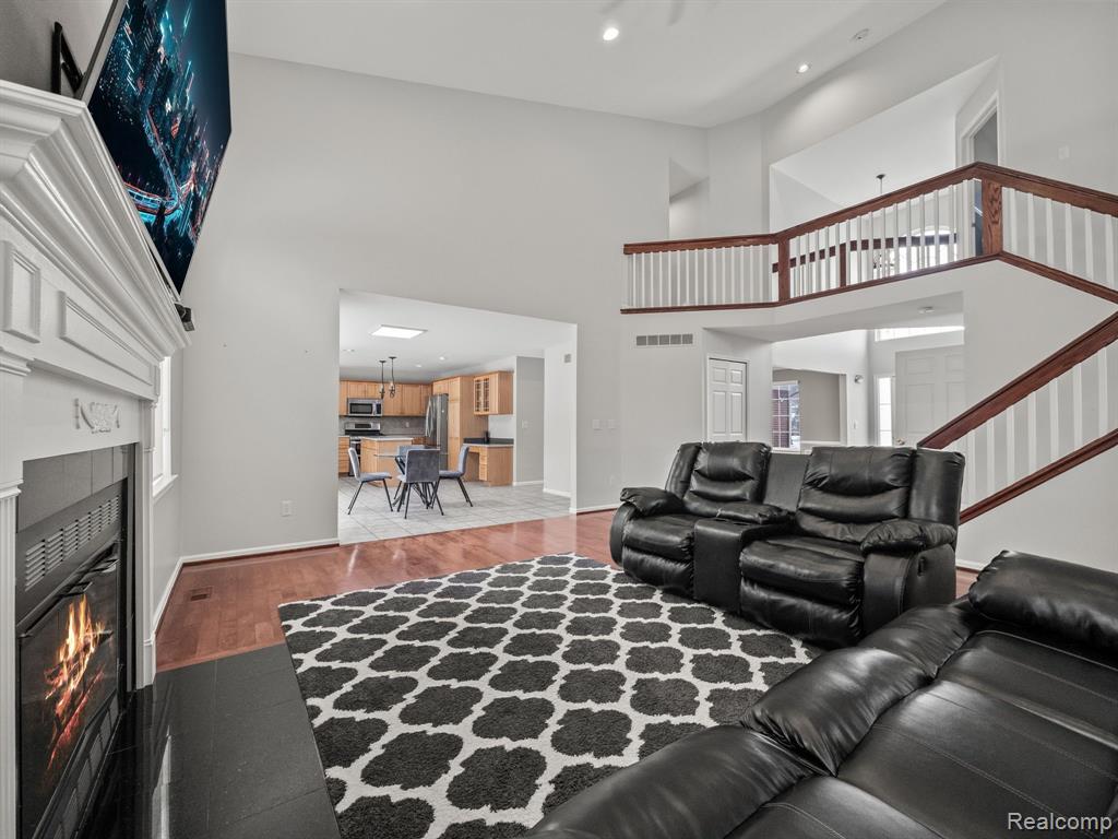104 Chestnut Ridge Walled Lake, MI 48390 - Photo 12 of 47 Gallery Image 12