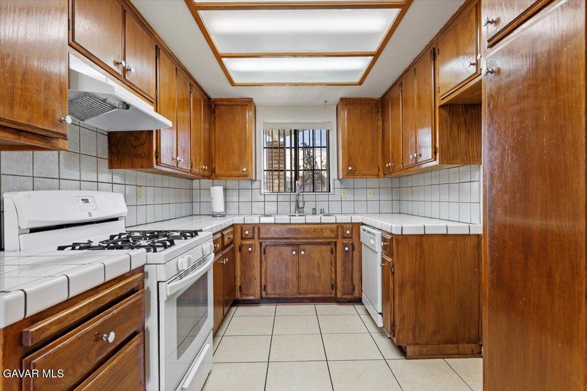 22230 Bogie Street Tehachapi, CA 93561 - Photo 3 of 34 16-6Y9A7950