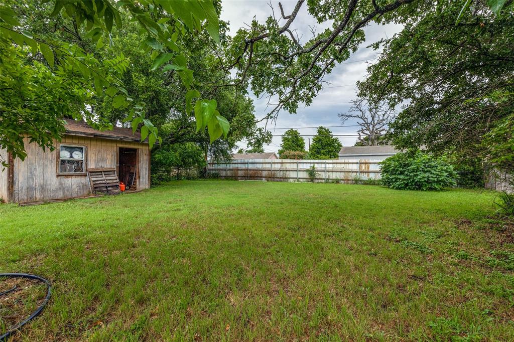 101 Gordon Drive Azle, TX 76020 - Photo 21 of 25 View of fenced backyard
