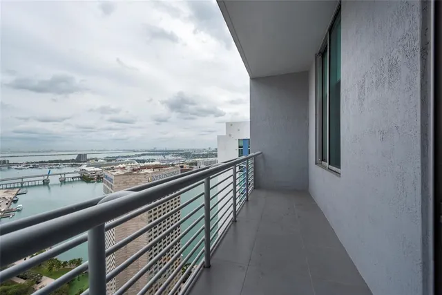 $2,900 | 325 South Biscayne Boulevard, Unit LPH16, Miami, FL 33131