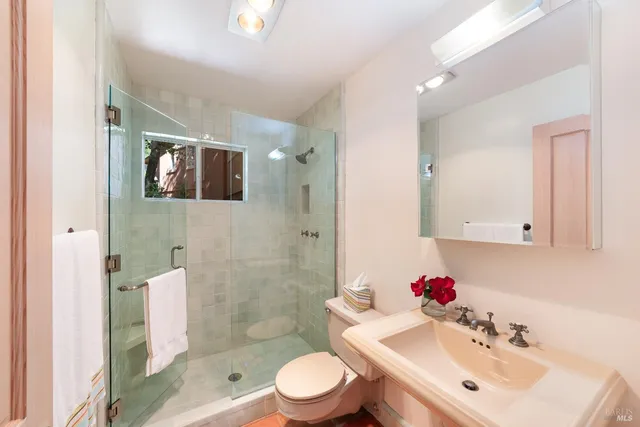 a view of entryway with a front door